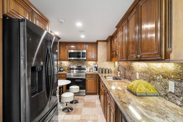 5600 N Flagler Drive 605, West Palm Beach, FL 33407