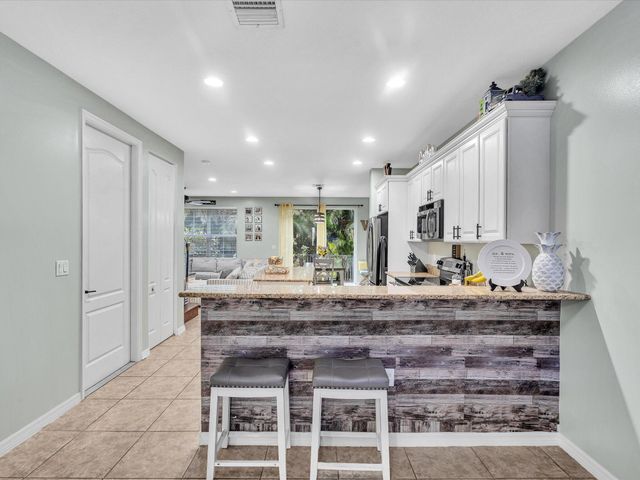 7758 SW 52nd Place 7758, Davie, FL 33328