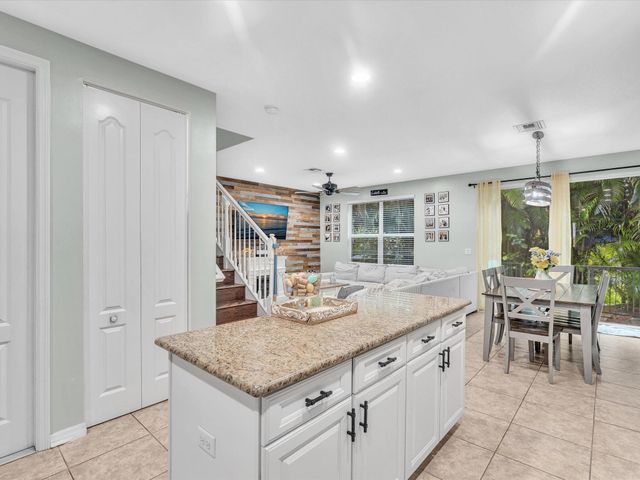 7758 SW 52nd Place 7758, Davie, FL 33328