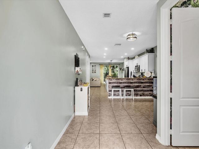 7758 SW 52nd Place 7758, Davie, FL 33328