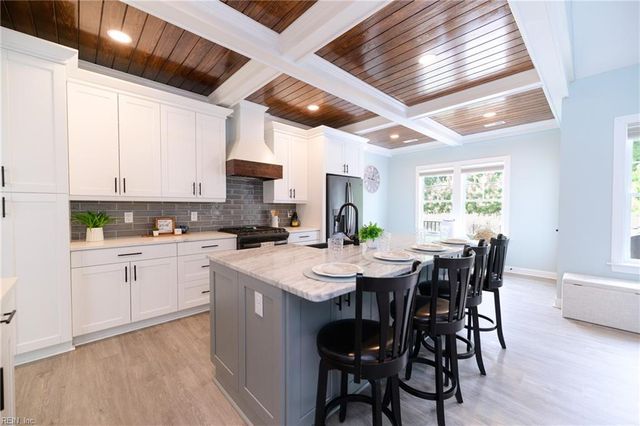 115 Osborn LN, Seaford, VA 23696