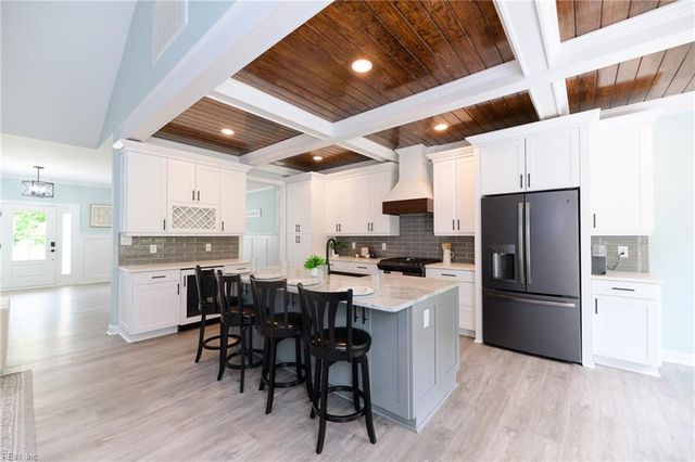 115 Osborn LN, Seaford, VA 23696