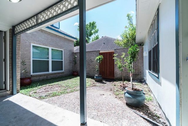 9107 Belle Glen Drive, Houston, TX 77099