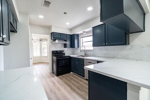 9107 Belle Glen Drive, Houston, TX 77099