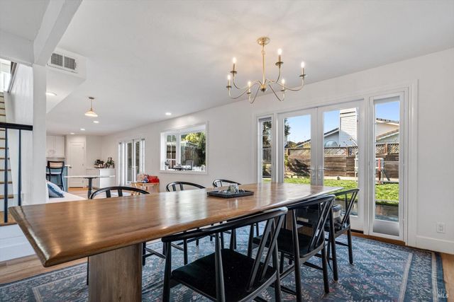 2594 Vine Hill Dr, Napa, CA 94558