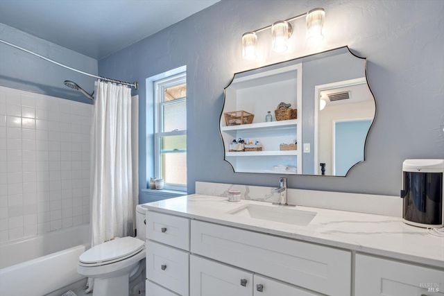 2594 Vine Hill Dr, Napa, CA 94558