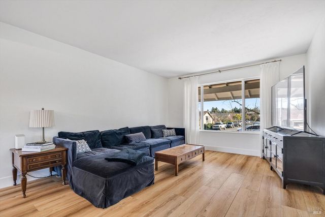 2594 Vine Hill Dr, Napa, CA 94558