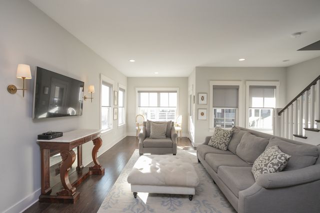 607 Centerpoint Ln, Nashville, TN 37209