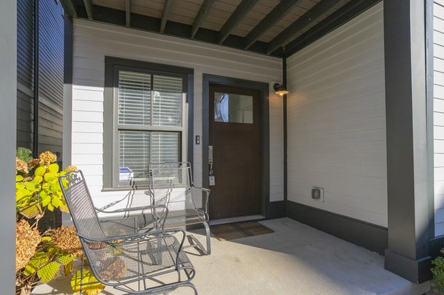 607 Centerpoint Ln, Nashville, TN 37209