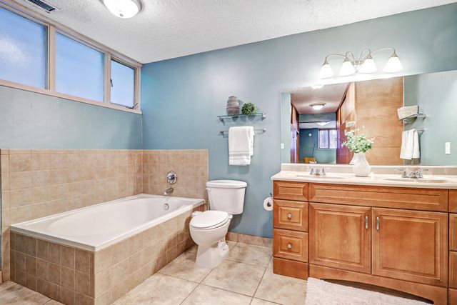 4818 Royene Avenue NE, Albuquerque, NM 87110