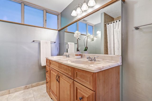 4818 Royene Avenue NE, Albuquerque, NM 87110