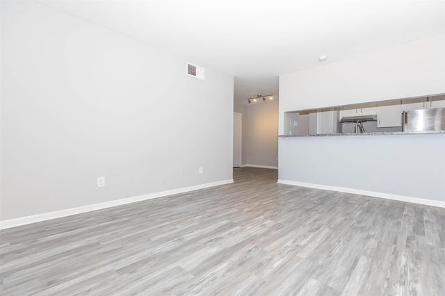3802 Nasa Parkway 116, Seabrook, TX 77586