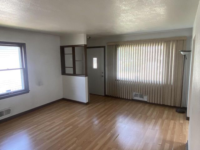 3409 W Wilbur AVENUE, Greenfield, WI 53221