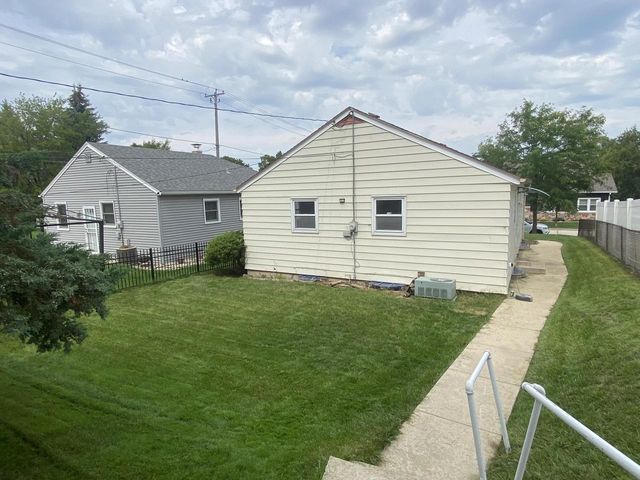 3409 W Wilbur AVENUE, Greenfield, WI 53221