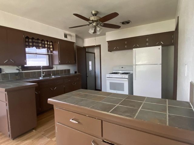 3409 W Wilbur AVENUE, Greenfield, WI 53221
