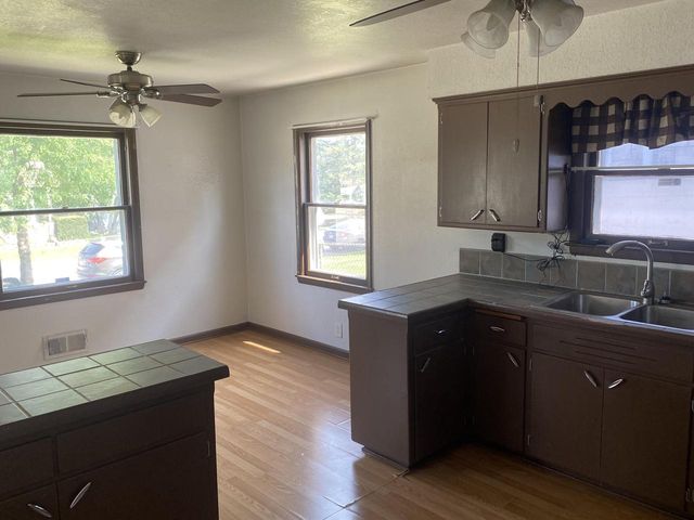 3409 W Wilbur AVENUE, Greenfield, WI 53221
