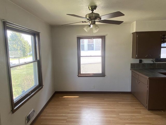 3409 W Wilbur AVENUE, Greenfield, WI 53221