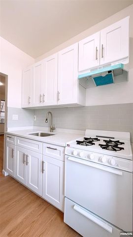 2700 John F Kennedy 302, Jersey City, NJ 07306