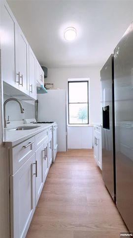 2700 John F Kennedy 302, Jersey City, NJ 07306