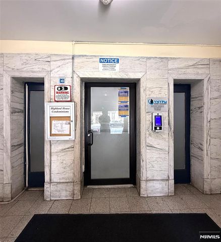 2700 John F Kennedy 302, Jersey City, NJ 07306