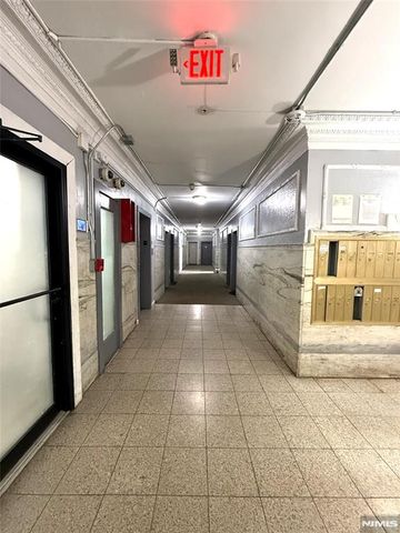 2700 John F Kennedy 302, Jersey City, NJ 07306