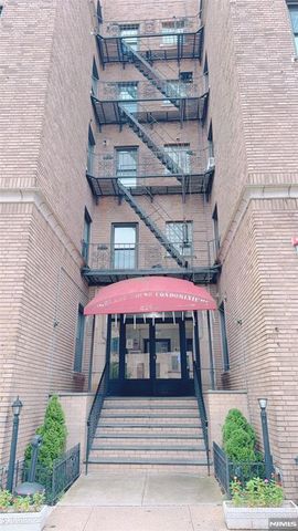 2700 John F Kennedy 302, Jersey City, NJ 07306