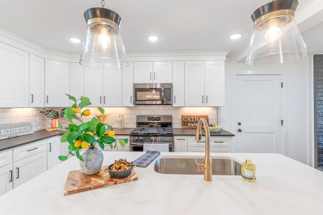 2210 Garners Creek Rd, Dickson, TN 37055