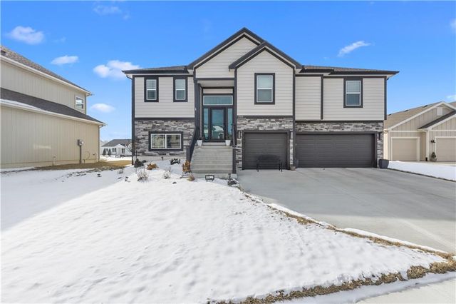 1504 N 162nd Circle, Basehor, KS 66007