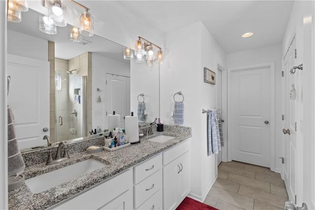 1504 N 162nd Circle, Basehor, KS 66007