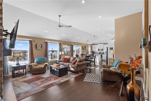 1504 N 162nd Circle, Basehor, KS 66007