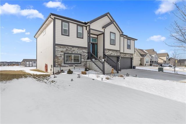 1504 N 162nd Circle, Basehor, KS 66007