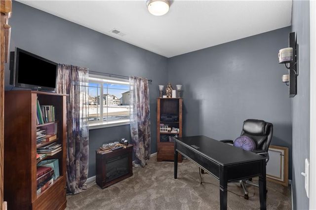 1504 N 162nd Circle, Basehor, KS 66007