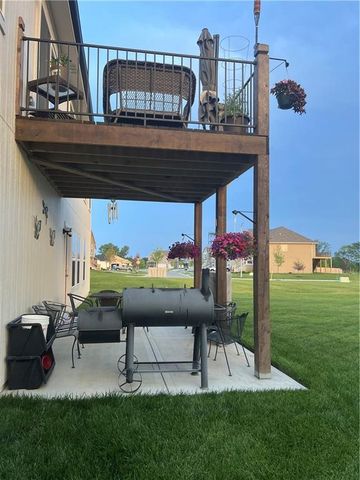 1504 N 162nd Circle, Basehor, KS 66007