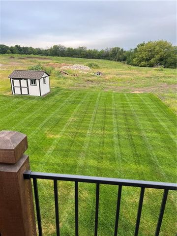 1504 N 162nd Circle, Basehor, KS 66007