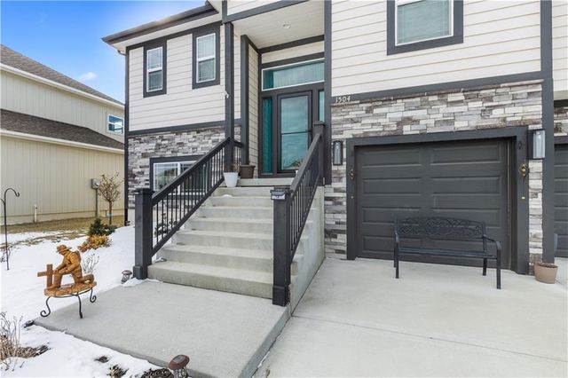 1504 N 162nd Circle, Basehor, KS 66007