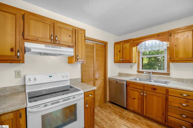 375 Gravley Road, Pickens, SC 29671