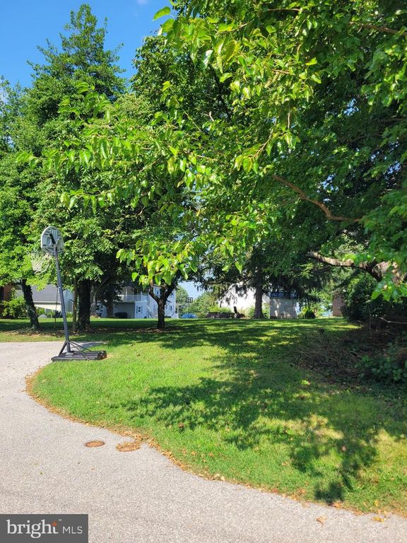 42 COLONIAL AVE, Westminster, MD 21157