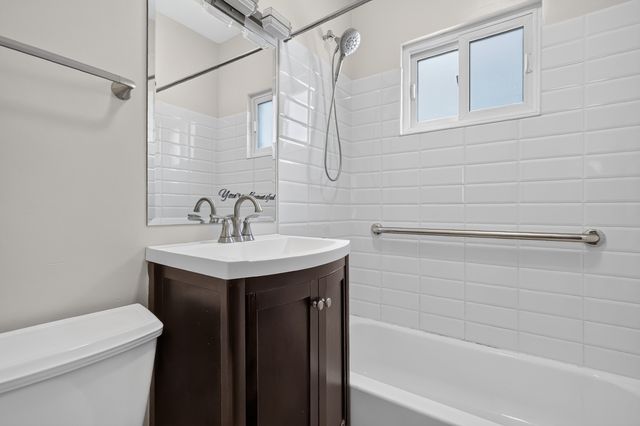 5107 W Berenice Avenue, Chicago, IL 60641