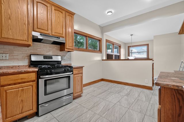 5107 W Berenice Avenue, Chicago, IL 60641