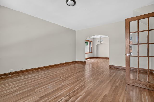 5107 W Berenice Avenue, Chicago, IL 60641