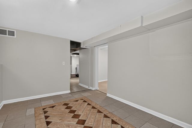 5107 W Berenice Avenue, Chicago, IL 60641