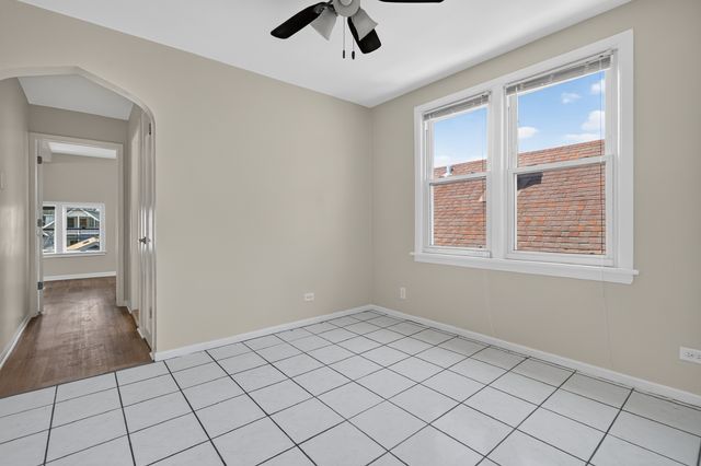 5107 W Berenice Avenue, Chicago, IL 60641
