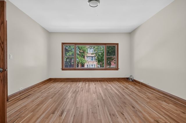 5107 W Berenice Avenue, Chicago, IL 60641