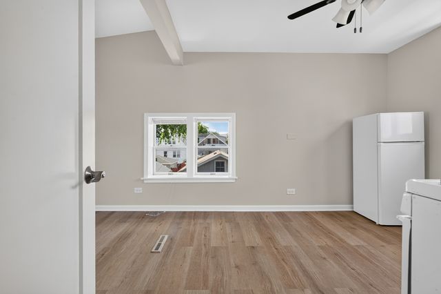 5107 W Berenice Avenue, Chicago, IL 60641