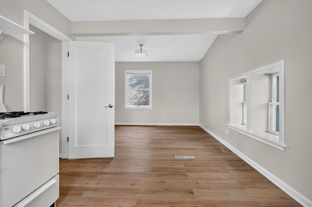 5107 W Berenice Avenue, Chicago, IL 60641