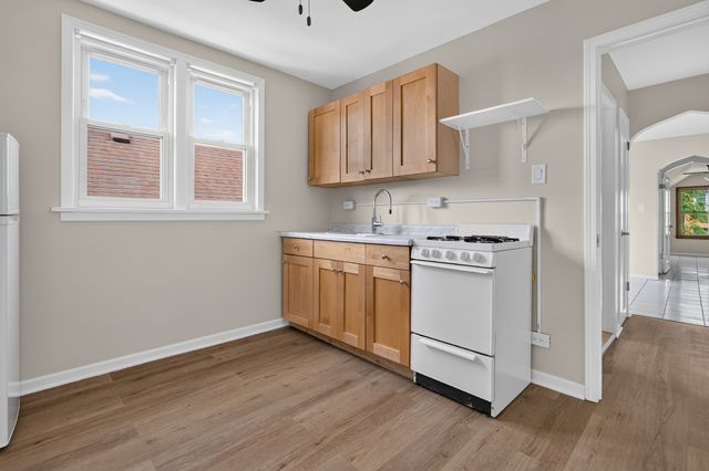 5107 W Berenice Avenue, Chicago, IL 60641