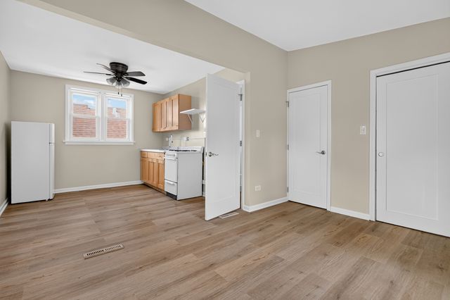 5107 W Berenice Avenue, Chicago, IL 60641