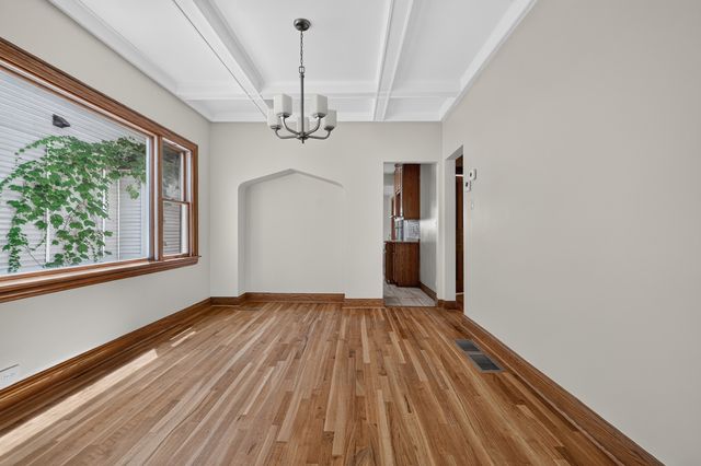 5107 W Berenice Avenue, Chicago, IL 60641