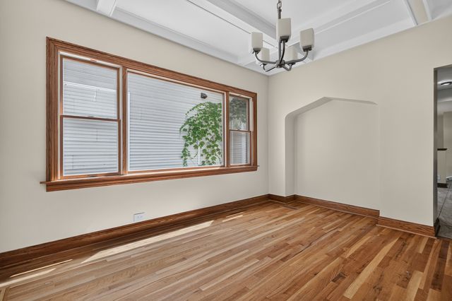 5107 W Berenice Avenue, Chicago, IL 60641
