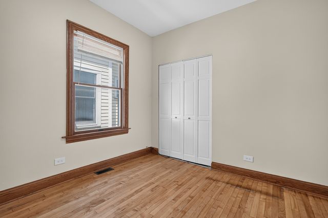 5107 W Berenice Avenue, Chicago, IL 60641
